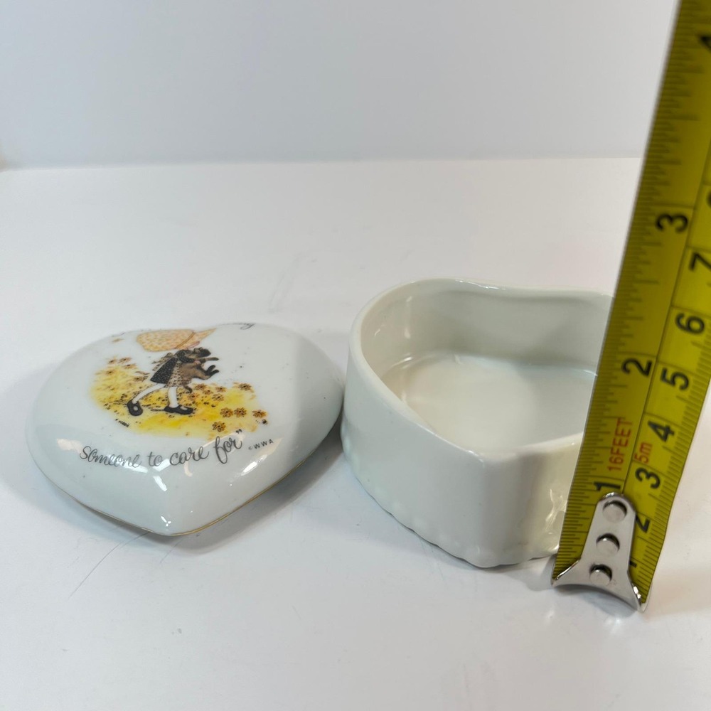 Vtg 1973 Holly Hobbie Heart Porcelain Trinket Box Happiness is Having Someone - Picture 12 of 14